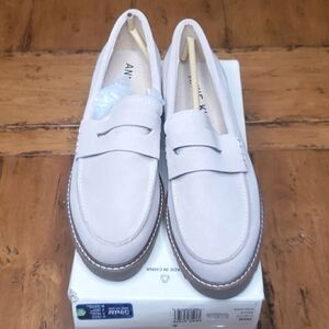 NEW ANNE KLEIN BEIGE SUADE SHOES SIZE 9